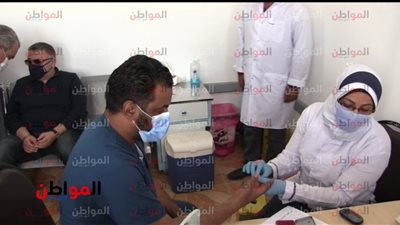 محافظ البحر الأحمر يشهد بدء التطعيم بلقاح كورونا بمستشفى حميات الغردقة