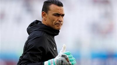 غلطت لما مشيت من الأهلي.. أبرز تصريحات عصام الحضري في العرافة 