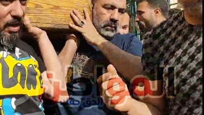 صور||نقيب الممثلين ابرز الحاضرين .. تشييع جثمان والد محسن منصور من مسجد السيدة نفسية