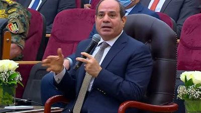 الرئيس السيسي للمحافظين: مش بتاخدوا فلوس .. ليه عايزين الناس عنيها متعودة على الحزن؟ 
