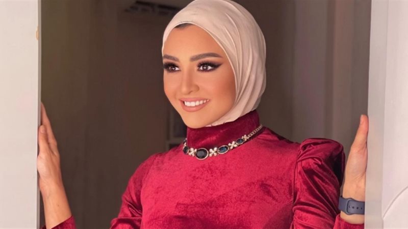 هلا رشدي 