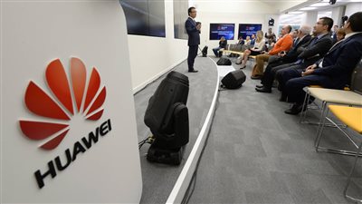 Huawei تنقل جزءًا من موظفيها من روسيا إلى أوزبكستان 