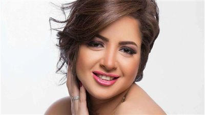 قميص نوم وصحون .. منى فاروق تتعرض لهجوم عنيف 