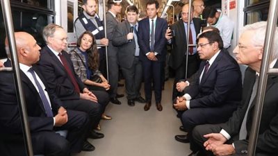 سفير الاتحاد الأوروبى وسفير فرنسا يشهدان تدشين الجزء الأول من المرحلة الثالثة من الخط الثالث لمترو القاهرة