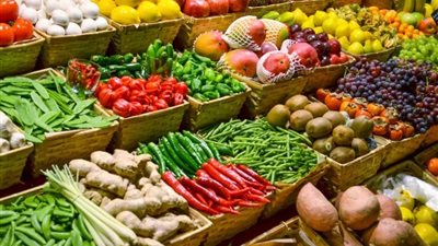 البطاطس 8 جنيهات والباذنجان 8 جنيهات.. أسعار الخضروات والفاكهة اليوم الثلاثاء