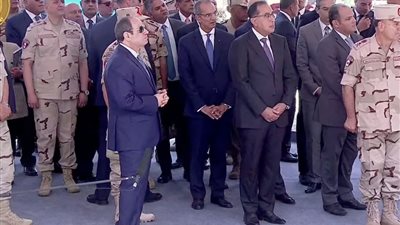 السيسي: مشروع مصانع الرمال السوداء متاح أمام شركات القطاع الخاص   