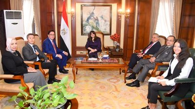 وزيرة الهجرة تجتمع مع سفير جمهورية كازاخستان في مصر