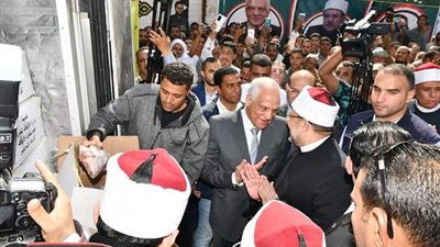 وزير الأوقاف ومحافظ الجيزة يتفقدان توزيع 200 طن من لحوم الصكوك 