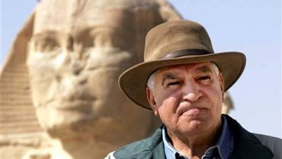 زاهي حواس: ما يحدث من عدم توحيد للأذان شيء بشع ومزعج للأجانب
