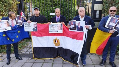 استمرارًا لدعم عمرو درويش.. المصريون يحتجون في بروكسيل
