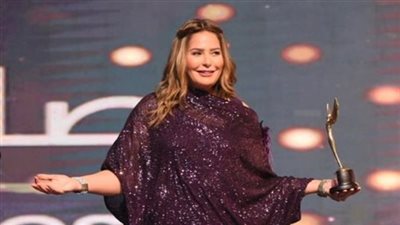 صابرين تحصل على جائزة الإبداع والتميز عن مسلسل 