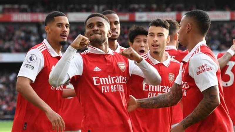تشكيل أرسنال في ديربي