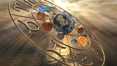 حظك اليوم الأحد 4/12/2022 وتوقعات الأبراج الفلكية.. السرطان: احذر من العصبية