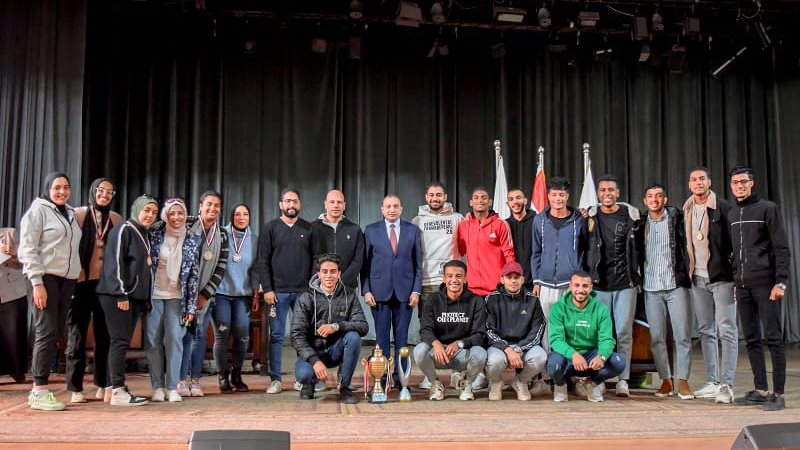 جامعة بني سويف تكرم
