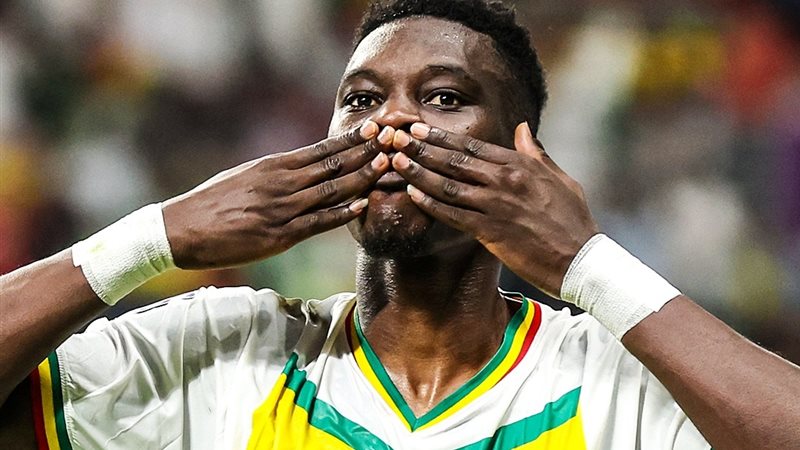 إسماعيلا سار لاعب