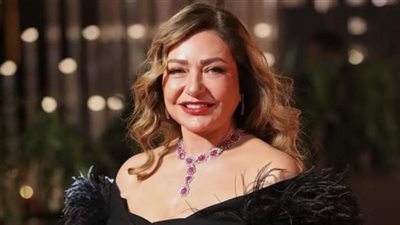 ليلى علوي تُبهر جمهورها بإطلاله جذابه في المهرجان