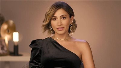 عناق وحب بين دينا الشربيني وياسمين صبري خلال مهرجان البحر الأحمر