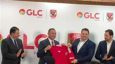 الأهلي يكشف النقاب عن راعيه الجديد على قميص فريق الكرة