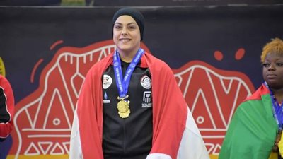 بثلاث ميداليات في رفع الأثقال.. سارة سمير بطلة مصرية من ذهب