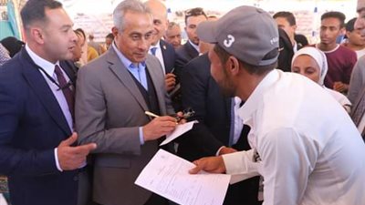 القوى العاملة تدعو الشباب للاستفادة من برامج الدولة وإقامة مشروعات صغيرة