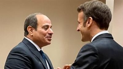 الرئيس السيسي يلتقى ماكرون على هامش فعاليات قمة بغداد
