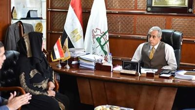 «القوي العاملة» توفر عربة متنقلة لتدريب الفتيات على المشغولات التراثية