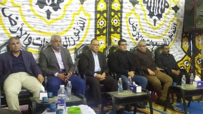 محافظ الشرقية يؤدى واجب العزاء في وفاة والدة سائقه 