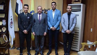رئيس جامعة بني سويف الأهلية يهنئ اتحاد الطلاب الجديد