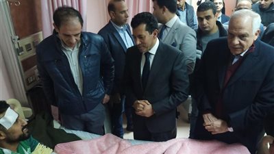 زيارة وزير الشباب والرياضة ومحافظ الجيزة لمصابي صالة حسن مصطفى المغطاه