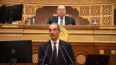 عمرو طلعت يستعرض استراتيجية وزارة الاتصالات لبناء اقتصاد رقمي قوي