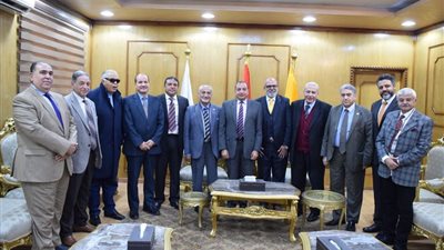 منصور حسن يستقبل نخبة من أساتذة طب التجميل بالجامعات المصرية