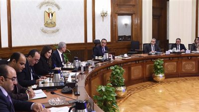 رئيس الوزراء يتابع موقف توفير المواد الخام اللازمة لتصنيع الأدوية