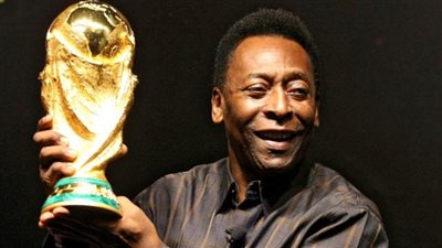 تكريماً لعطاءه الكروي..إنجلترا وإيطاليا تكرمان بيليه قبل بداية المباريات المقبلة 