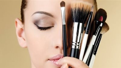 نصائح للحفاظ على مكياجك لأطول فترة في احتفالات الكريسماس