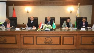 محافظ الجيزة يوجه بالمتابعة الدورية لمنظومة جمع المخلفات بالقري والمراكز 