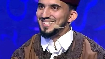 تعليق طريف للشاعر الليبي على موقفه مع حكام مسابقة أمير الشعراء