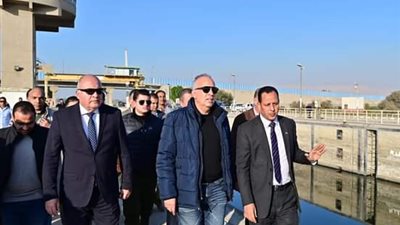 وزير الموارد المائية يتفقد عدد من مشروعات الرى بمحافظة قنا