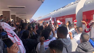 قطار جماهير الزمالك يصل إلى أسوان وسط أجواء حماسية كبيرة
