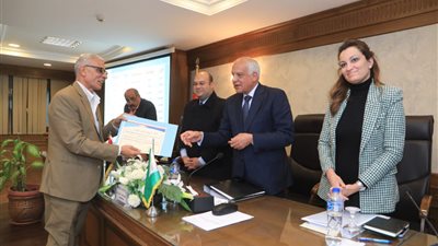 محافظ الجيزة يعلن فوز الوحدة المحلية بقرية الجلاتمة بالمركز الأول