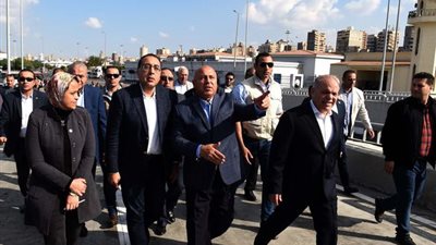 رئيس الوزراء يتفقد مشروع إنشاء كباري فوق أهوسة المالح خلال جولته بالإسكندرية