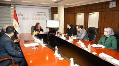 وزيرة التخطيط ومحافظ السويس يناقشان مستجدات الخطة الاستثمارية للمحافظة
