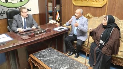 محافظ المنوفية يأمر بتسهيل إجراءات صرف معاش تكافل وكرامة لمواطنة