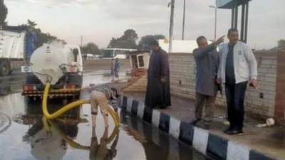 انتشار سيارات ومعدات سحب مياه الأمطار بشوارع الشرقية