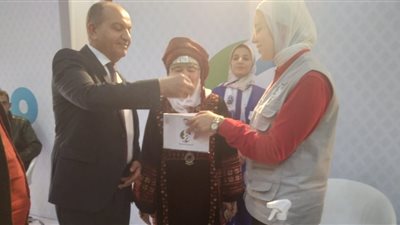 السفير الأردني بالقاهرة يزور المعرض العربي للأسر المنتجة بقصر القبة