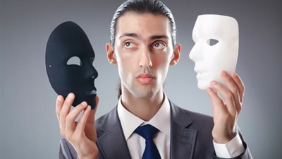 مرتديًا ثوب السيادة.. انتحال الشخصية ظاهرة باتت تهدد الشعب المصري