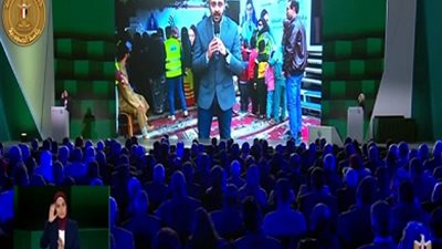 الرئيس السيسي يشاهد بث مباشر لقافلة طبية بالفيوم