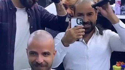 بعد إصابته بالسرطان.. شباب أردنيين يحلقون شعرهم تضامناً مع صديقهم