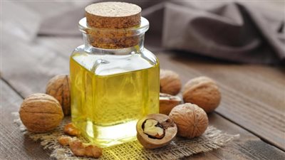 يؤخر علامات الشيخوخة.. أبرز الفوائد الصحية لزيت جوز الطيب