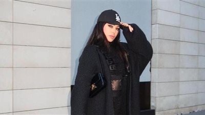 هيفاء وهبي تفاجئ جمهورها بإطلالة سوداء