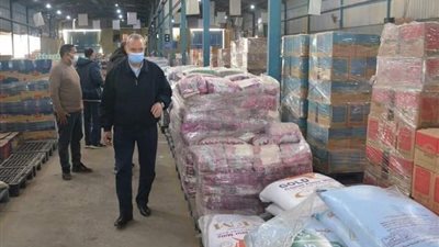 ضبط 84 طن مواد غذائية بمخزن غير مرخص بالقليوبية 